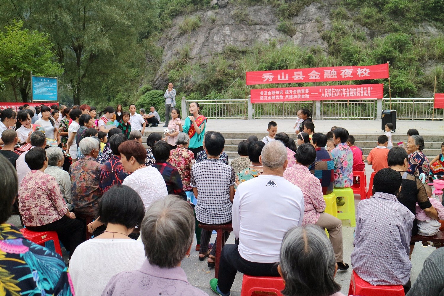 人行“金惠工程”志愿者授课2.JPG